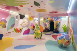 Música original para instalación artística inmersiva con espacio creativo y sonidos experimentales